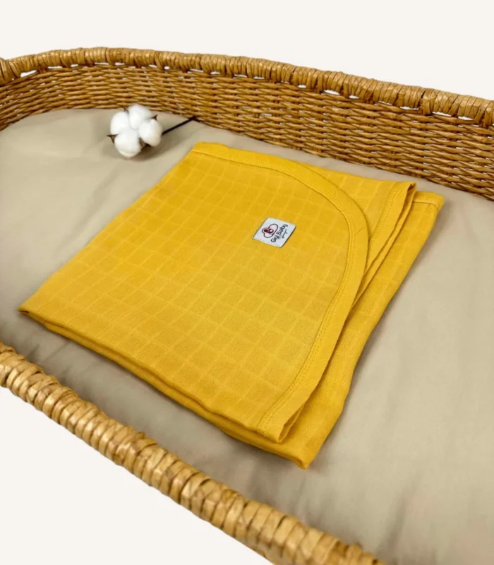 Hardal tek kat müslin kumaştan biyeli, nakış seçenekli bebek battaniyesi