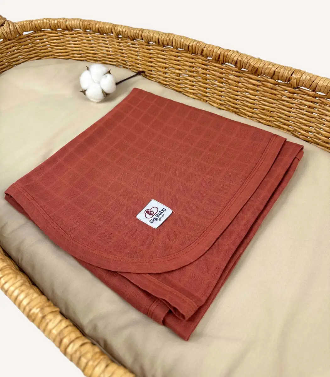 kiremit-biyeli-muslin-battaniye Kiremit tek kat müslin kumaştan biyeli, nakış seçenekli bebek battaniyesi