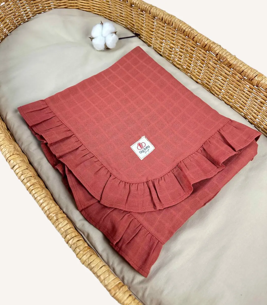 kiremit-firfirli-muslin-battaniye Kiremit tek kat müslin kumaştan fırfırlı, nakış seçenekli bebek battaniyesi