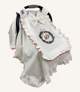 Ekru pamuk saten, kapakta ve kenarlarda çift fırfırlı, kroşe işlemeli kapaklı puset örtüsü