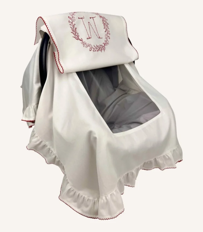 Ekru pamuk saten, kroşe detaylı, fırfırlı zarif kapaklı puset örtüsü