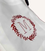 Ekru pamuk saten, kroşe detaylı, fırfırlı zarif kapaklı puset örtüsü