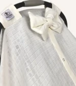 Krem müslin puset örtüsü, mini fiyonklu, ortadan yırtmaçlı çıtçıtlı model, akfil fırfırlı, tek kat hafif yazlık bebek puset örtüsü