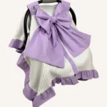 Krem örgü pike puset örtüsü, lila fiyonklu, ortadan yırtmaçlı çıtçıtlı model, fırfırlı kenarlı, %100 pamuk bebek puset örtüsü