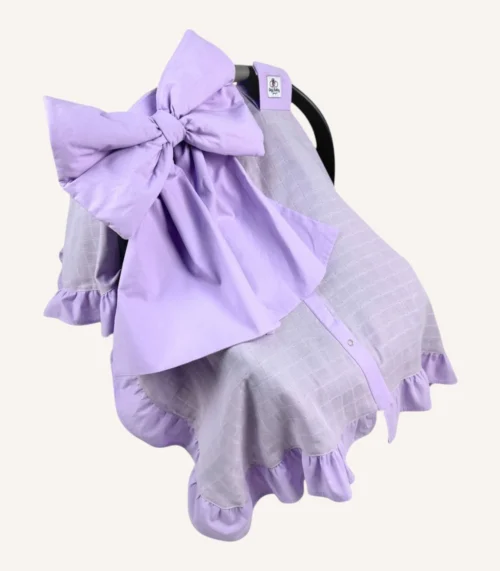 Lila müslin puset örtüsü, tek kat, büyük fiyonklu, ortadan yırtmaçlı çıtçıtlı model, akfil fırfırlı, hafif yazlık bebek puset örtüsü