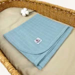 Mint tek kat müslin kumaştan biyeli, nakış seçenekli bebek battaniyesi