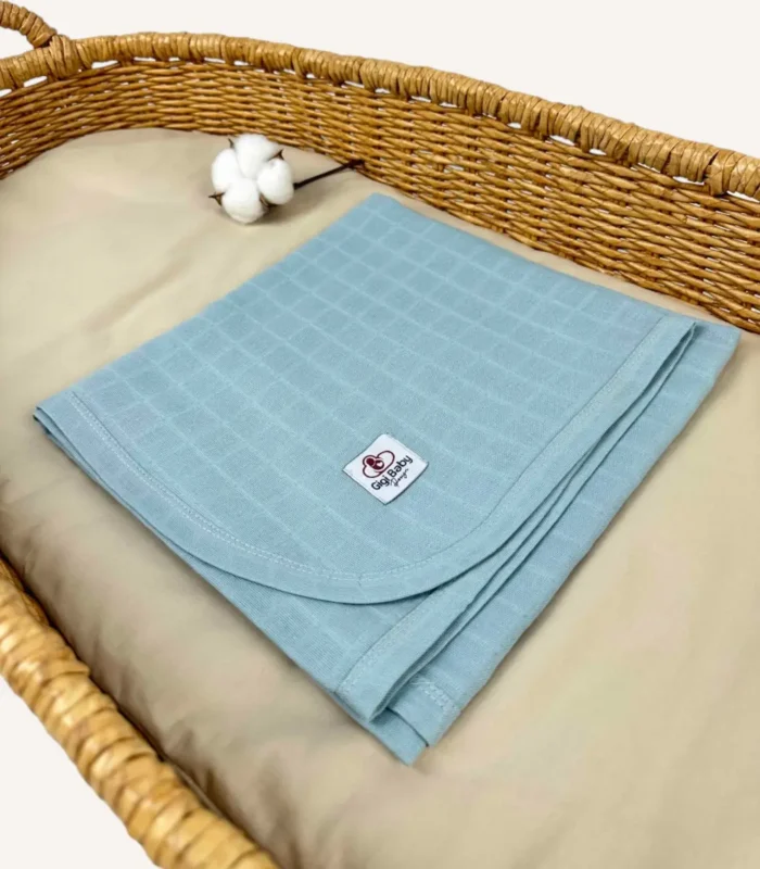 Mint tek kat müslin kumaştan biyeli, nakış seçenekli bebek battaniyesi