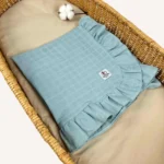 Mint tek kat müslin kumaştan fırfırlı, nakış seçenekli bebek battaniyesi