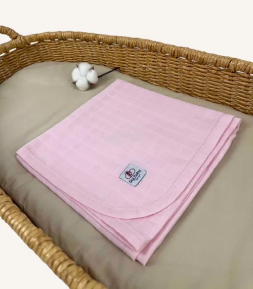 Pembe tek kat müslin kumaştan biyeli, nakış seçenekli bebek battaniyesi