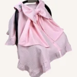 Pembe dama pike puset örtüsü, fiyonklu, ortadan yırtmaçlı çıtçıtlı model, fırfırlı kenarlı, %100 pamuk bebek puset örtüsü