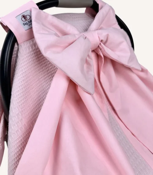 Pembe dama pike puset örtüsü, fiyonklu, ortadan yırtmaçlı çıtçıtlı model, fırfırlı kenarlı, %100 pamuk bebek puset örtüsü