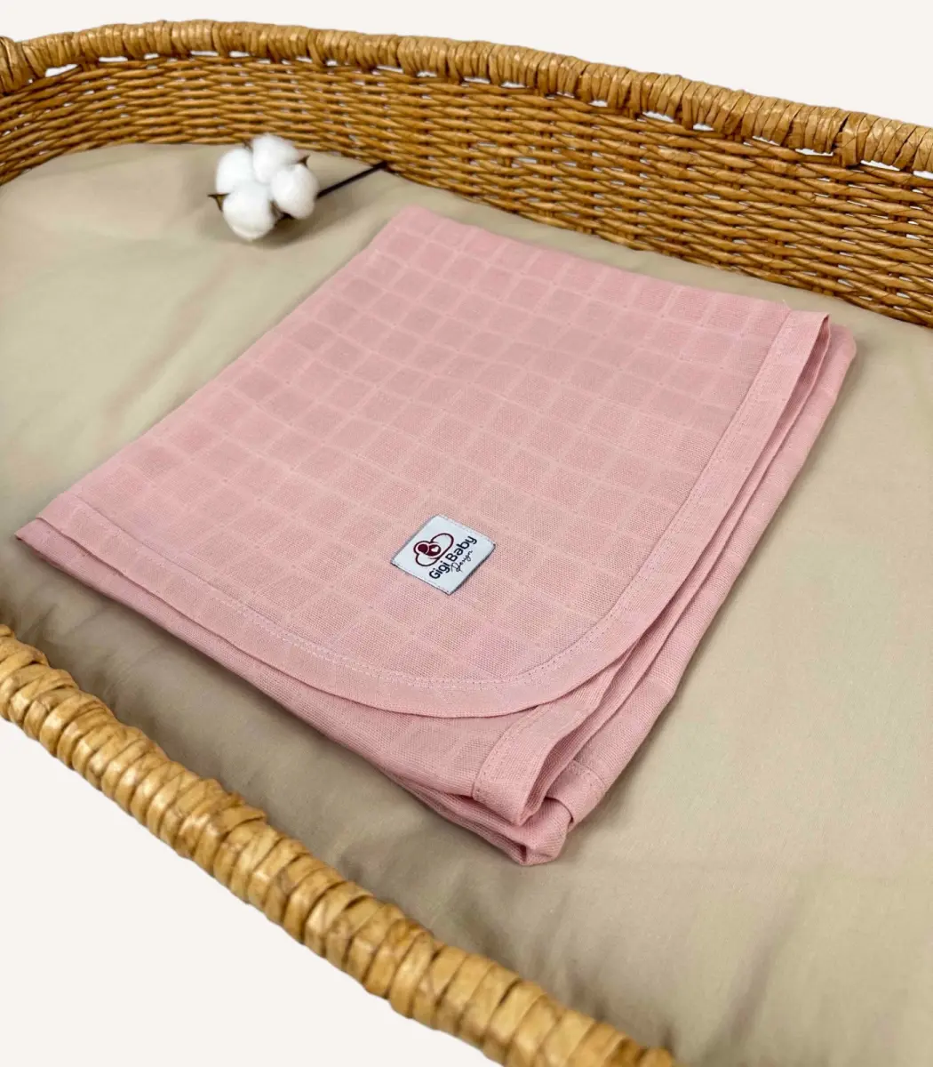 pudra-biyeli-muslin-battaniye Pudra tek kat müslin kumaştan biyeli, nakış seçenekli bebek battaniyesi