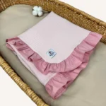 Pudra dama pike kumaştan fırfırlı, nakış seçenekli bebek battaniyesi