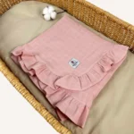 Pudra tek kat müslin kumaştan fırfırlı, nakış seçenekli bebek battaniyesi