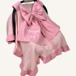 Pudra müslin puset örtüsü, tek kat, fiyonklu, ortadan yırtmaçlı çıtçıtlı model, akfil fırfırlı, hafif yazlık bebek puset örtüsü