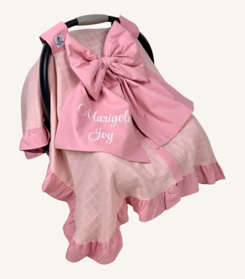 Pudra müslin puset örtüsü, tek kat, fiyonklu, ortadan yırtmaçlı çıtçıtlı model, akfil fırfırlı, hafif yazlık bebek puset örtüsü