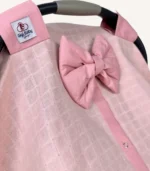 Pudra müslin puset örtüsü, mini fiyonklu, ortadan yırtmaçlı çıtçıtlı model, akfil fırfırlı, tek kat hafif yazlık bebek puset örtüsü