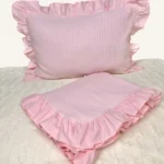 Pembe örgü pike fırfırlı tek kişilik pike takımı, dekoratif yastık kılıflı, nakış seçenekli yatak örtüsü seti